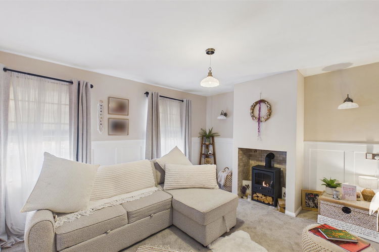 Lounge - Picture 2 of 15