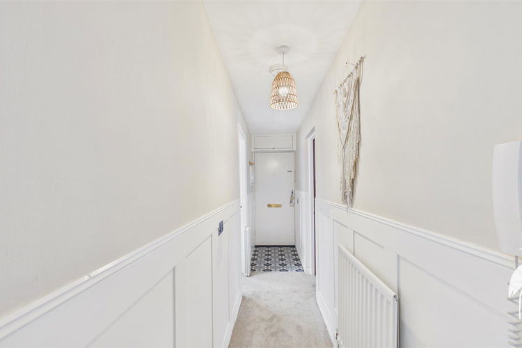 Entrance Hall - Picture 13 of 15