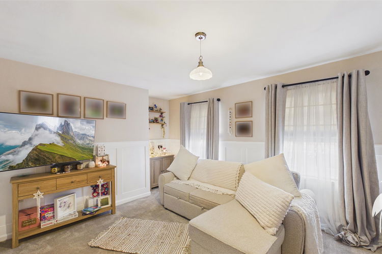 Lounge - Picture 3 of 15