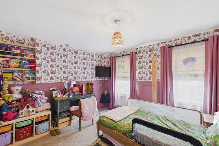 Bedroom 1 - Picture 8 of 15