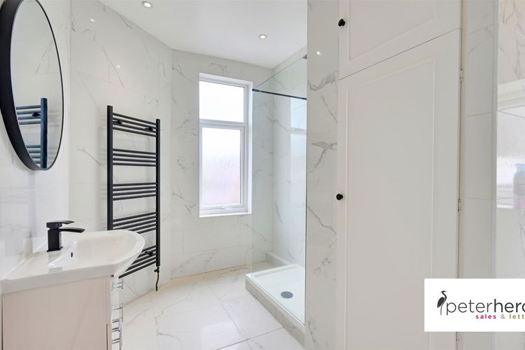 Bathroom - Picture 18 of 22