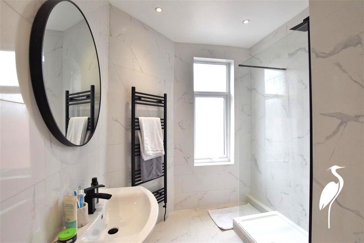 Bathroom - Picture 8 of 12