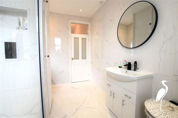 Bathroom - Picture 9 of 12