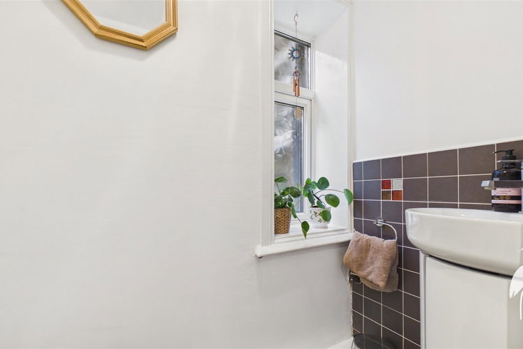 Separate WC - Picture 24 of 52