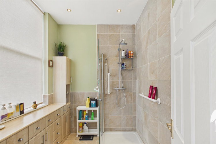 En Suite Shower Room - Picture 35 of 52