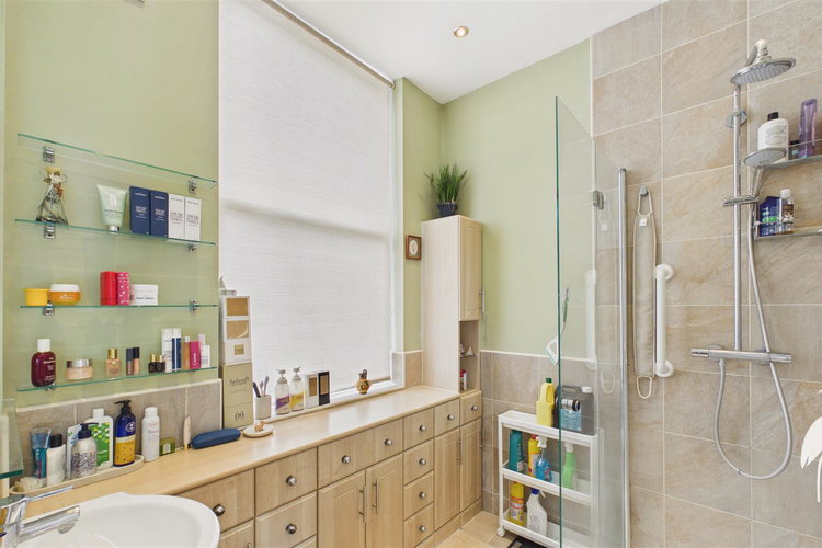 En Suite Shower Room - Picture 36 of 52