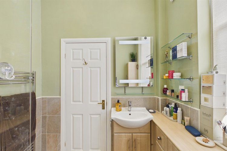 En Suite Shower Room - Picture 37 of 52
