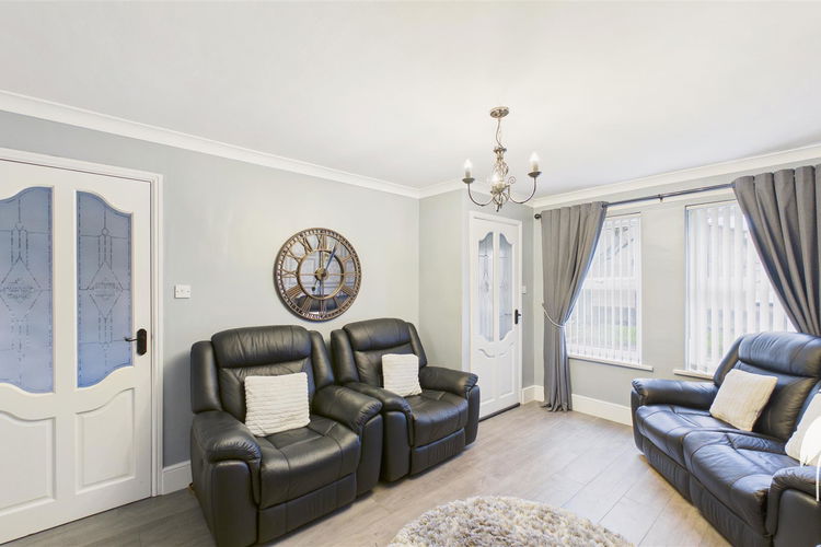 Lounge - Picture 3 of 17