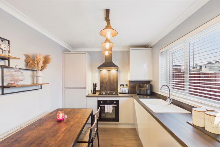 Breakfasting Kitchen - Picture 4 of 17