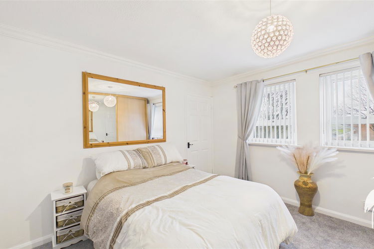 Bedroom 1 - Picture 10 of 17