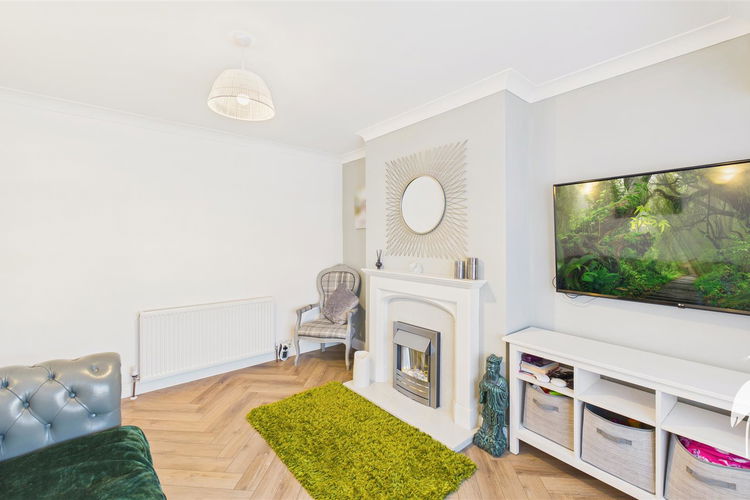 Lounge - Picture 4 of 29