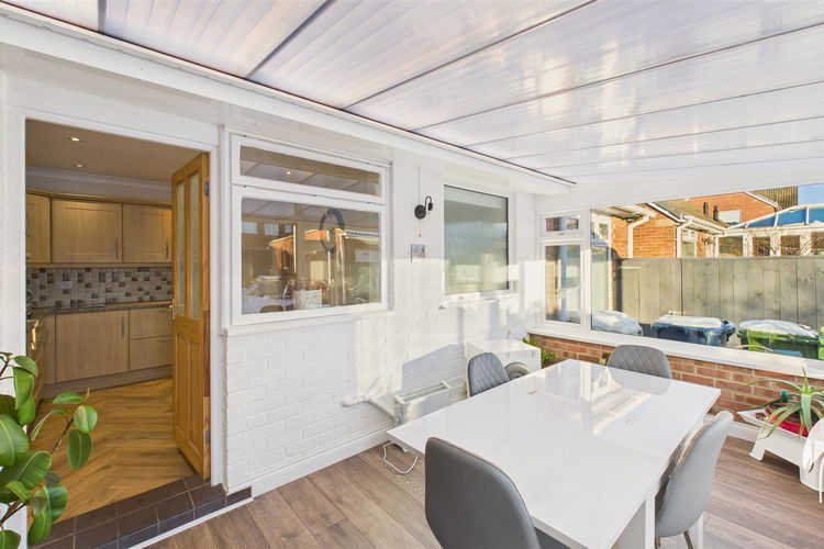 Conservatory - Picture 10 of 29