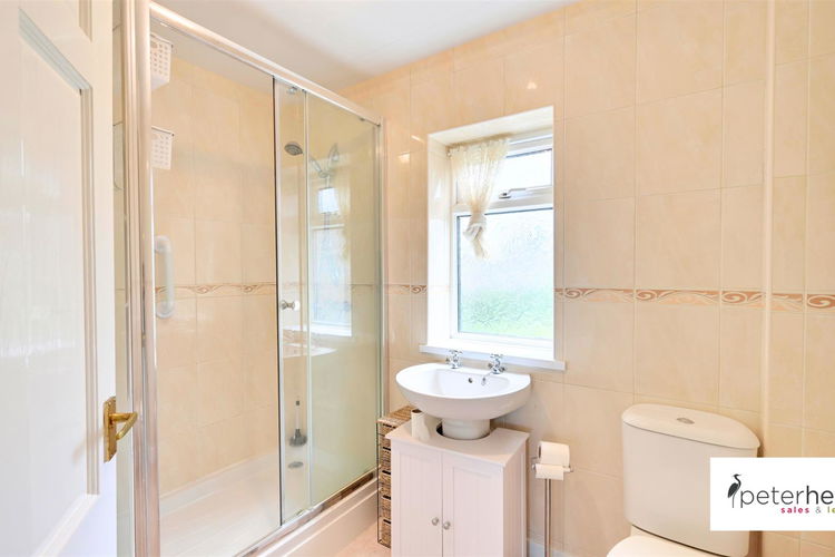 Bathroom - Picture 9 of 10