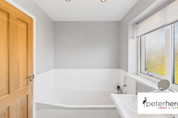 Bathroom - Picture 25 of 29