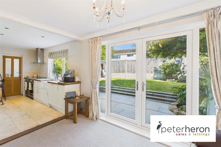 Family Area - Picture 7 of 29