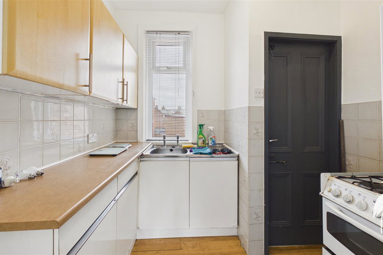 Kitchen - Picture 4 of 9