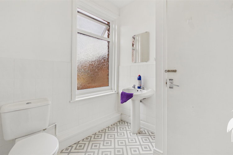 Bathroom - Picture 9 of 9