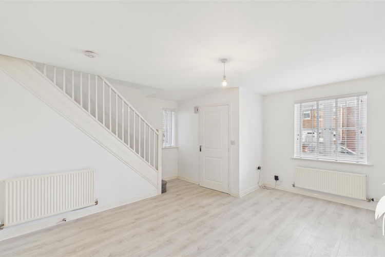 Lounge - Picture 2 of 16