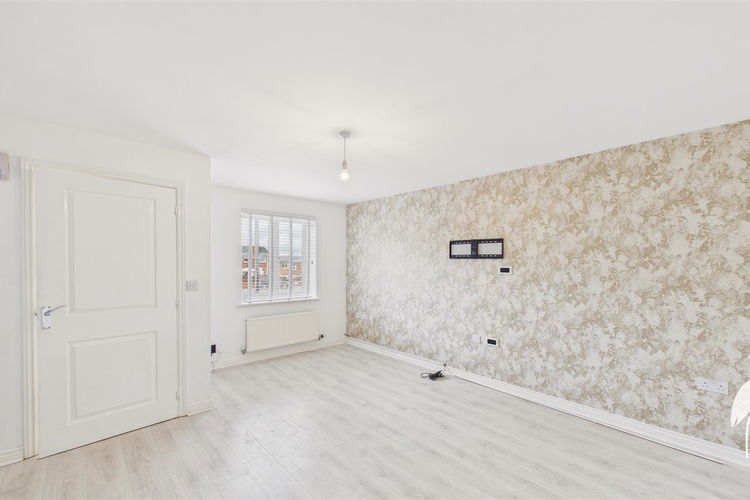 Lounge - Picture 3 of 16