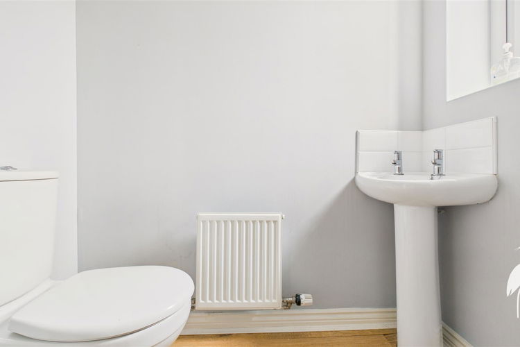 Ground Floor WC - Picture 8 of 16