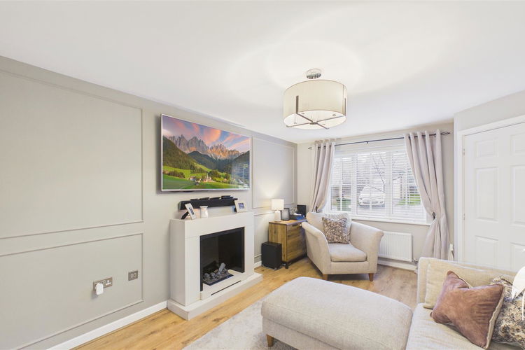 Lounge - Picture 2 of 27