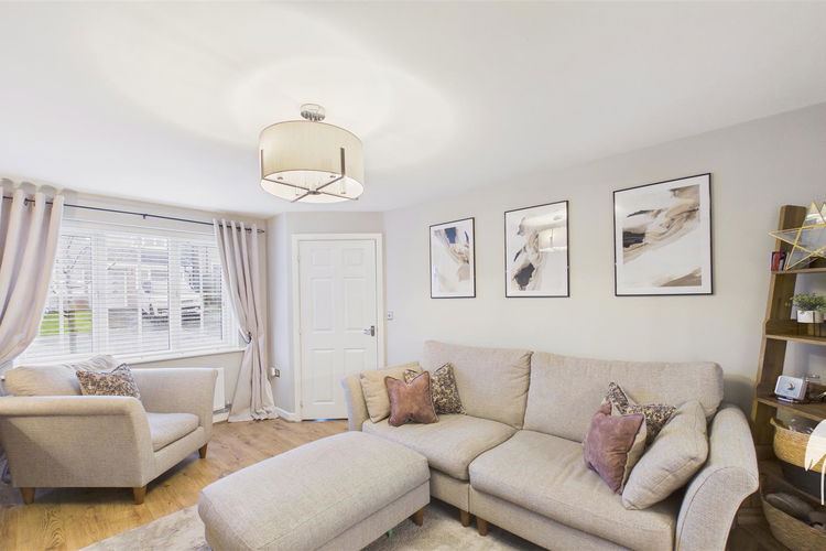 Lounge - Picture 3 of 27