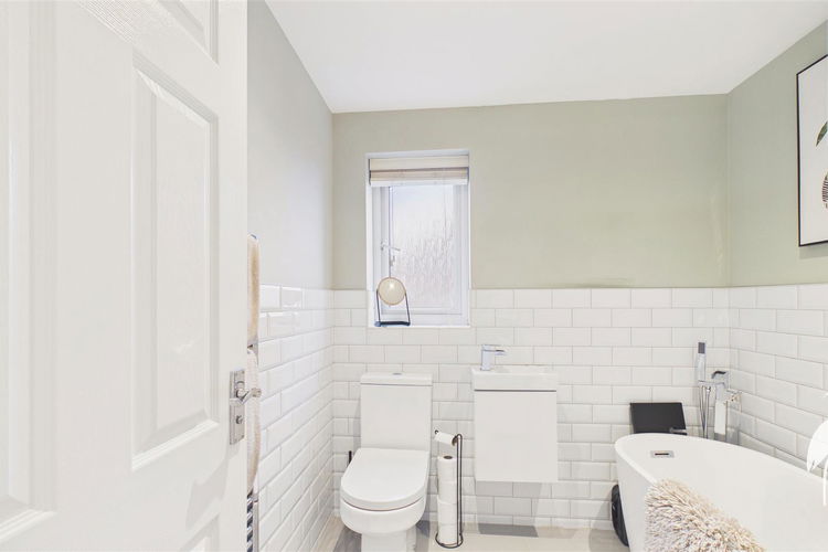 Bathroom - Picture 25 of 27