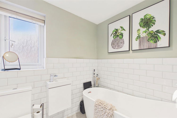 Bathroom - Picture 26 of 27