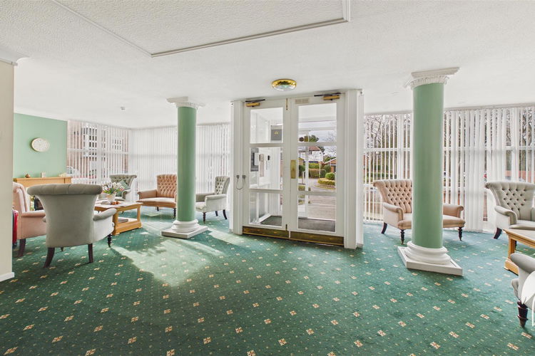 Communal Entrance - Picture 15 of 17