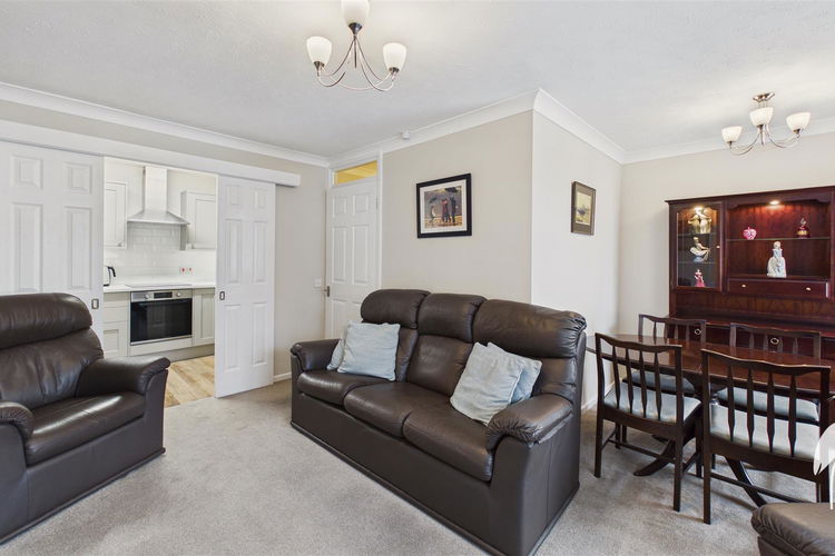 Lounge/Diner - Picture 4 of 17