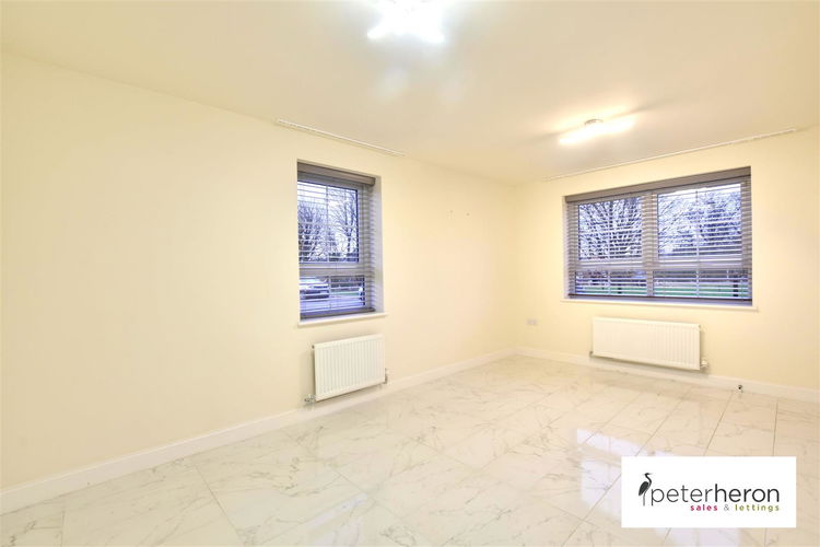 Lounge - Picture 3 of 16