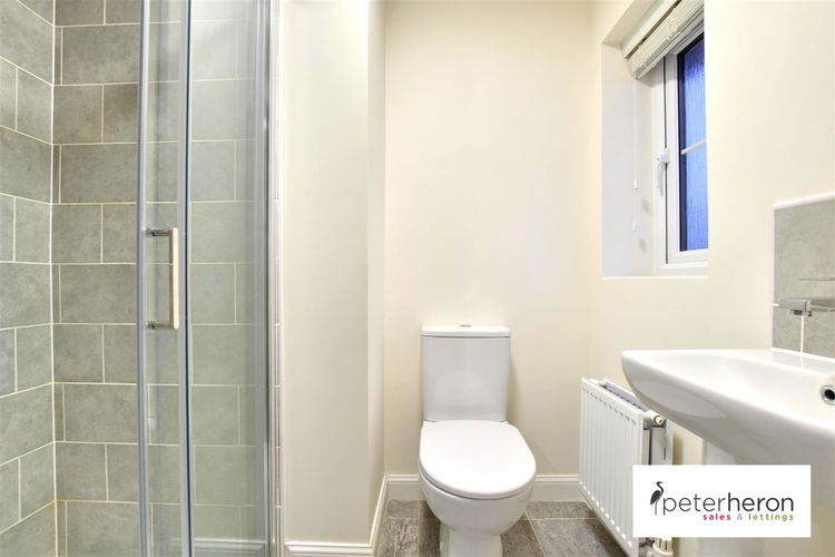 En suite shower room - Picture 11 of 16