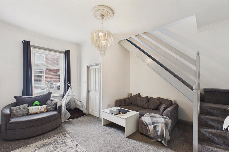 Lounge - Picture 3 of 13