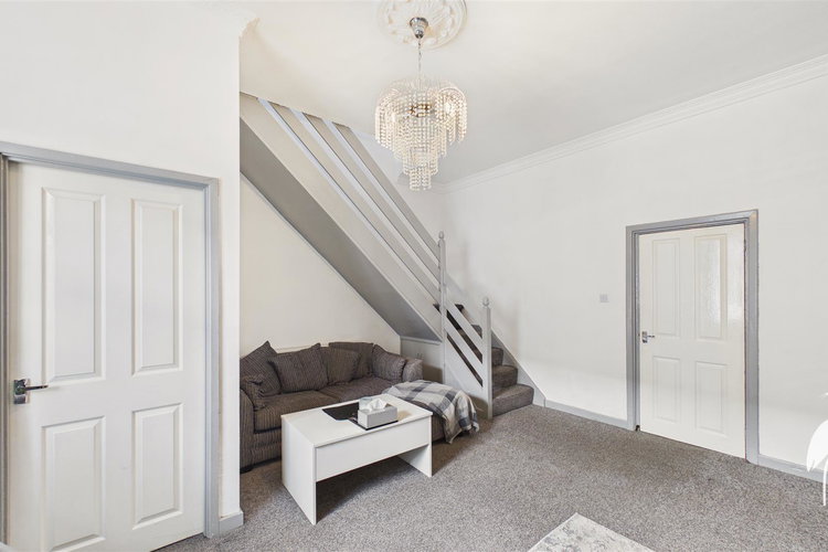 Lounge - Picture 4 of 13