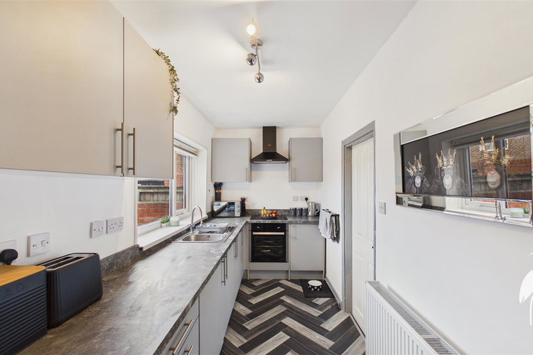 Kitchen - Picture 5 of 13