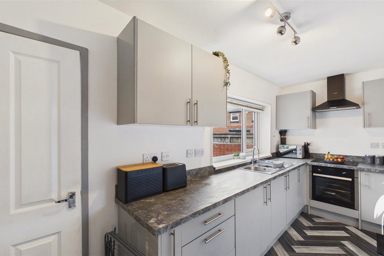 Kitchen - Picture 6 of 13