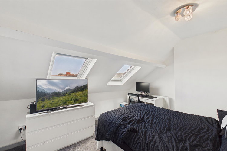 Bedroom 1 - Picture 9 of 13