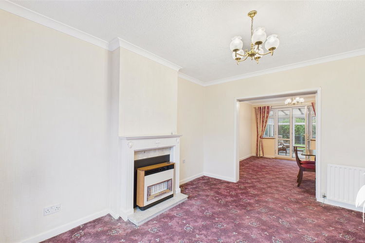 Lounge - Picture 3 of 15