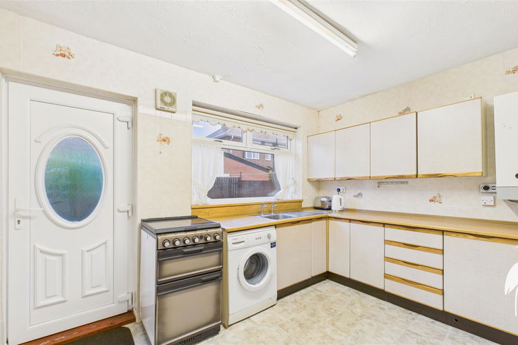 Kitchen - Picture 7 of 15