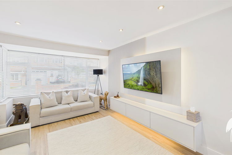 Lounge - Picture 2 of 34