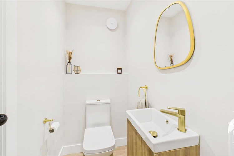 Ground Floor WC - Picture 16 of 34