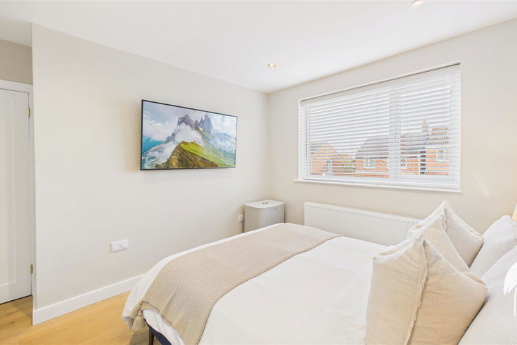 Bedroom 1 - Picture 20 of 34