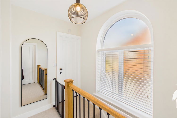 First Floor Landing - Picture 26 of 34