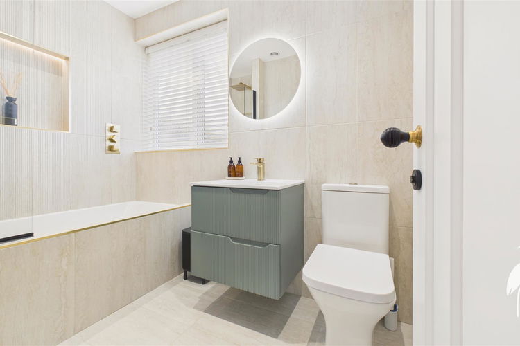 Bathroom - Picture 28 of 34