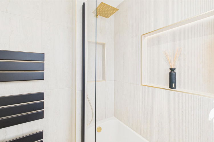 Bathroom - Picture 30 of 34