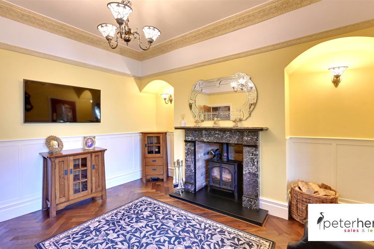 Lounge - Picture 4 of 17