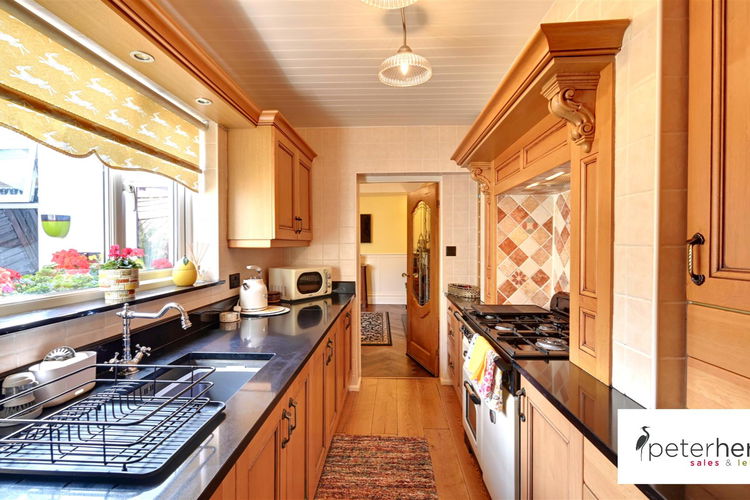 Kitchen - Picture 5 of 17