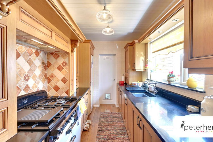 Kitchen - Picture 6 of 17