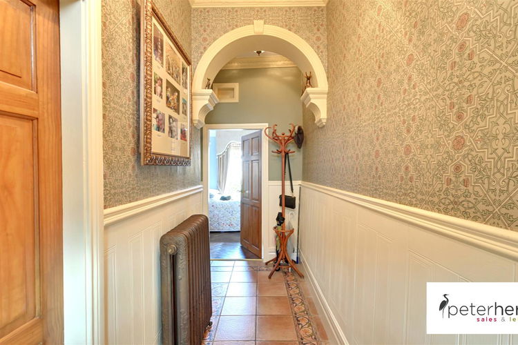 Hallway - Picture 10 of 17