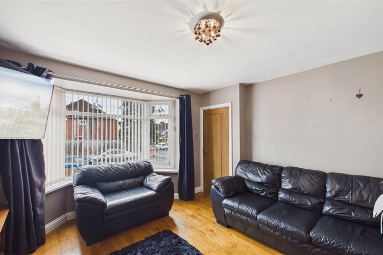 Lounge - Picture 2 of 22